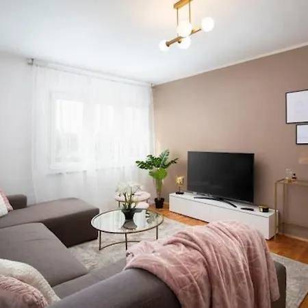 Moderan Stan U Centru Grada, Von Adelmann Apartmán Pula