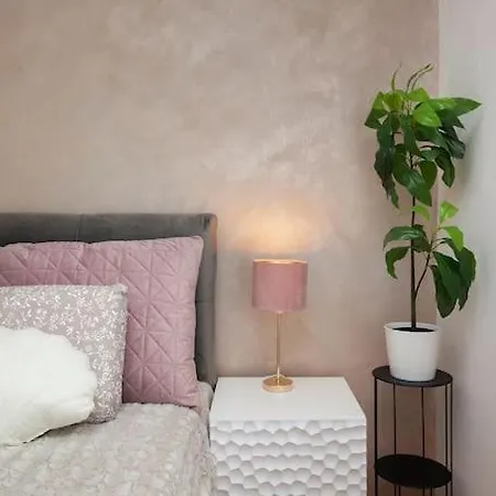 Apartmán Moderan Stan U Centru Grada, Von Adelmann *