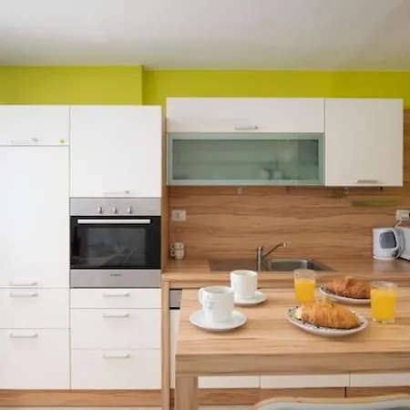 Apartman Moderan Stan U Centru Grada, Von Adelmann